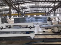 ¿Conoces esta máquina de laminado por extrusión para producir papel de piel sintética?